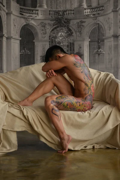 Modelo asiático con tatuaje — Foto de Stock