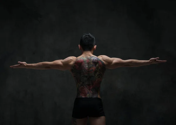 Azjatycki model z tatuażem — Zdjęcie stockowe