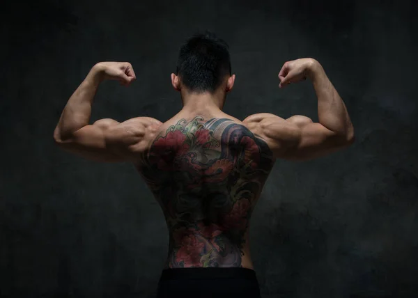 Modelo asiático con tatuaje — Foto de Stock