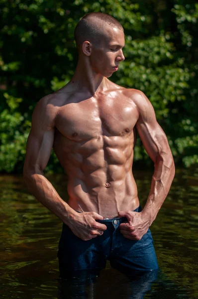 Modelo no lago — Fotografia de Stock