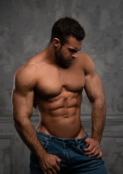 Giovane bodybuilder — Foto Stock