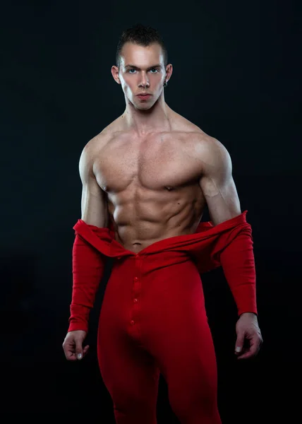 Atletisch Mannelijk Model Rode Pyjama — Stockfoto