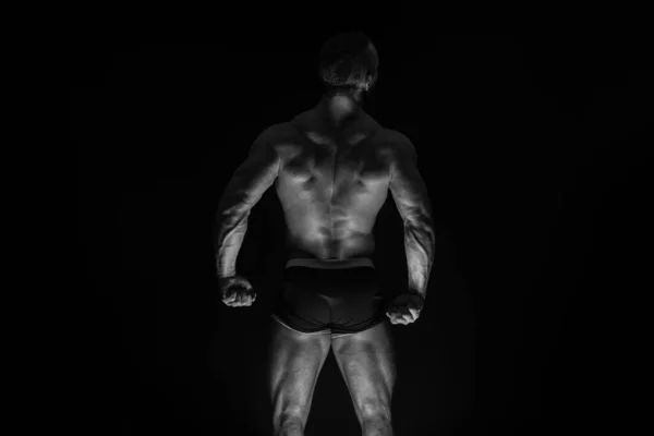 Мускулистый Мужчина Модель Показывает Спину — стоковое фото