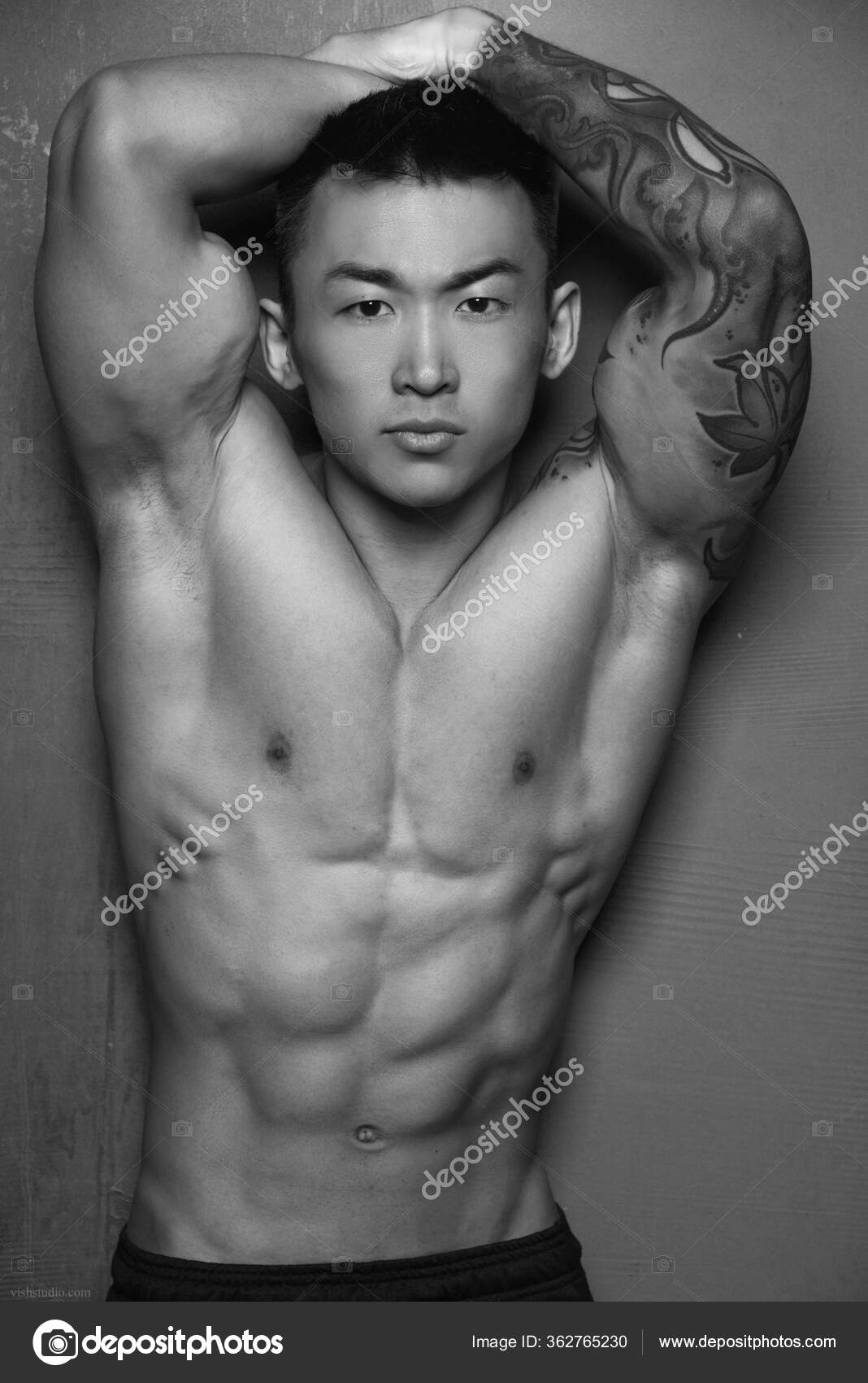 赤身裸体的亚洲男模——图库图片© vishstudio 362765230