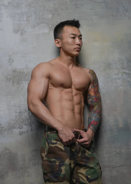 赤身裸体的亚洲男模 — 图库照片
