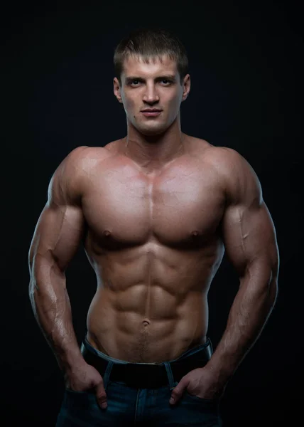 Athletic Shirtless Male Model Flexing Muscles — Stock Photo, Image