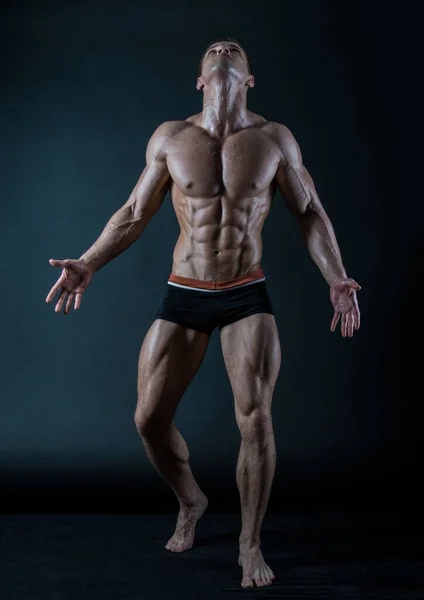 Athlétique Torse Mâle Modèle Flexion Muscles — Photo