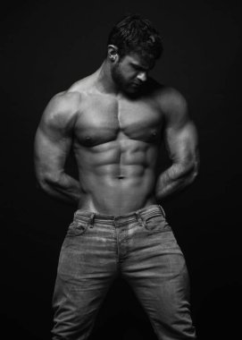 Stüdyoda fitness erkek modeli