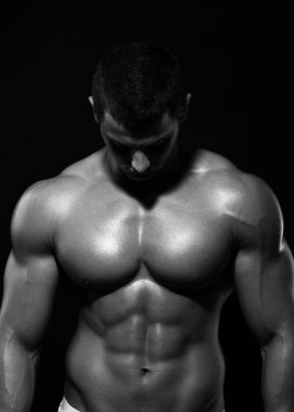 Kaslı erkek gövdesi ve karın kası.