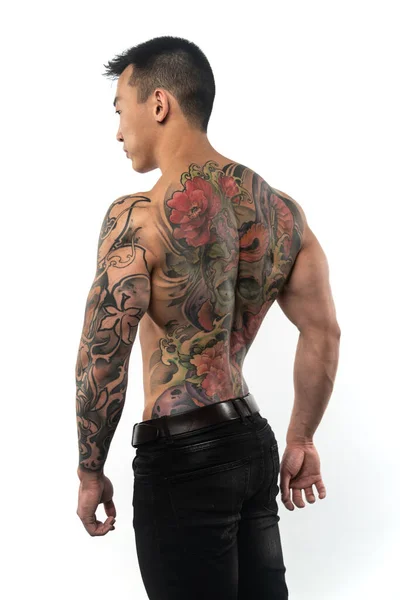 Gespierde Shirtloze Aziatische Man Model — Stockfoto