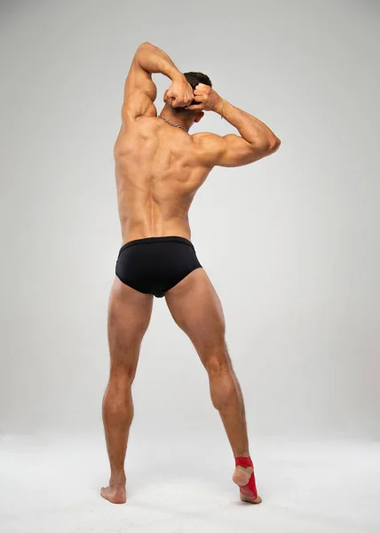 Musculoso Modelo Masculino Mostrando Espalda — Foto de Stock