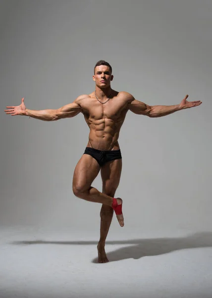 Fitness Modelo Masculino Estúdio — Fotografia de Stock