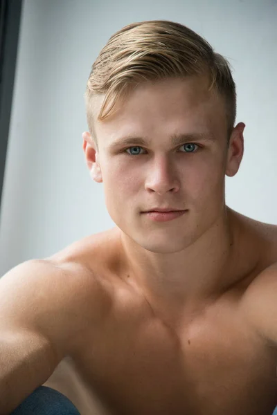 Portrait Muscular Man Posing Studio — Stock Photo, Image