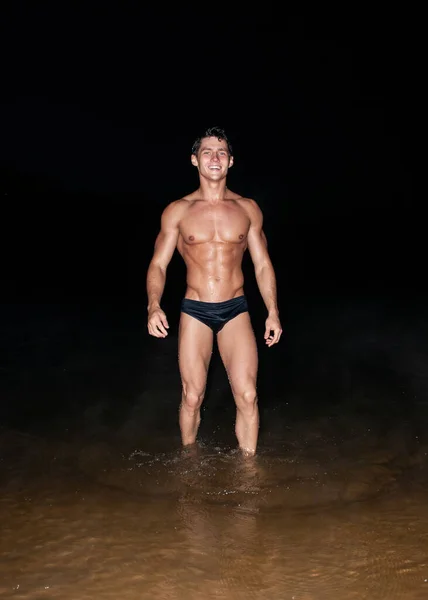 Musculoso Modelo Masculino Posando Lago — Foto de Stock