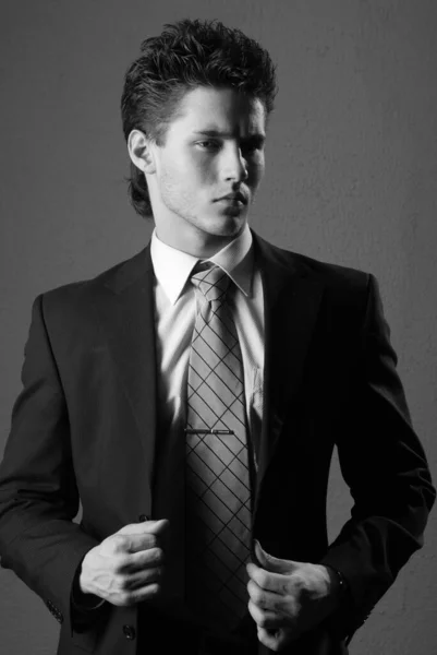 Mužský Model Pózující Studiu Obleku — Stock fotografie