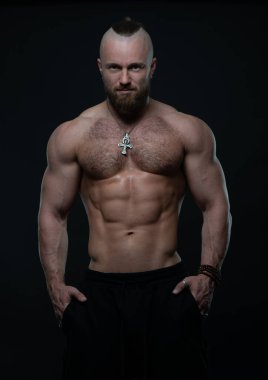 Stüdyoda fitness erkek modeli