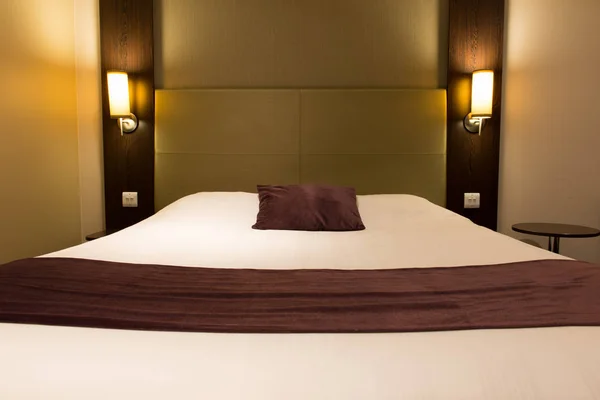 Πολυτελές ξενοδοχείο υπνοδωμάτιο — Φωτογραφία Αρχείου
