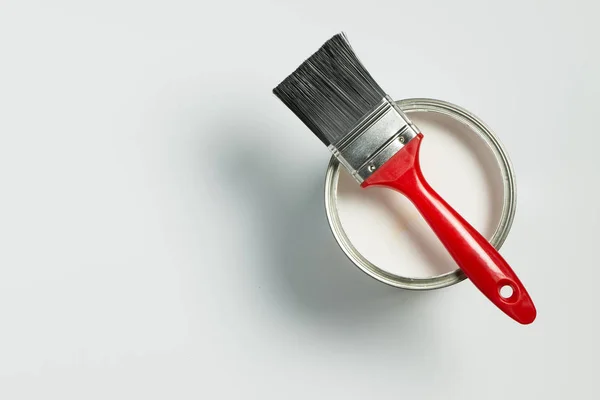 White paint and brush — Stock Photo, Image