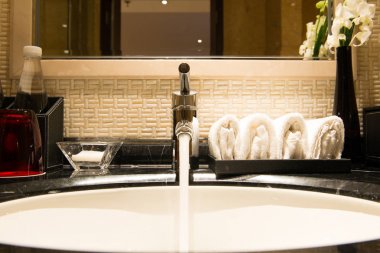 Çalışan su dokunun