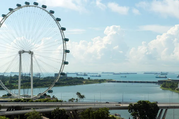 Diabelskiego młyna Singapore flyer i gród — Zdjęcie stockowe