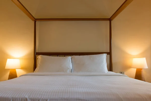 Lüks otel yatak odası — Stok fotoğraf
