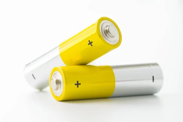 Gele alkaline batterijen — Stockfoto