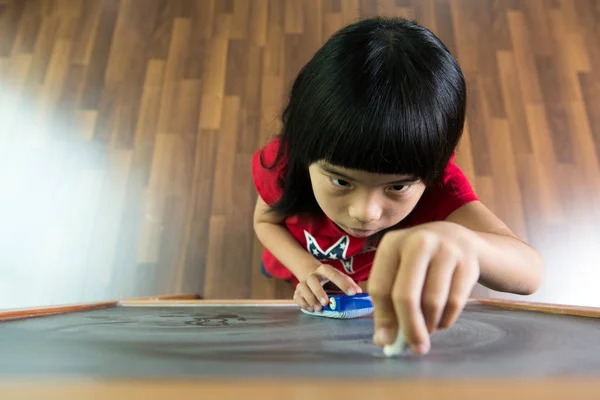 Toddler drawing on chalkboard — Stock Photo, Image