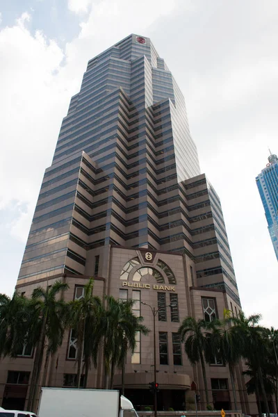 Башня Public Bank в Малайзии — стоковое фото