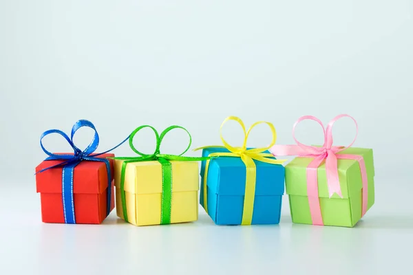 Varietà di scatole regalo a colori — Foto Stock