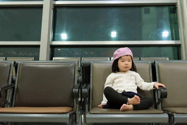 Asian child at airport terminal — Stock Photo, Image