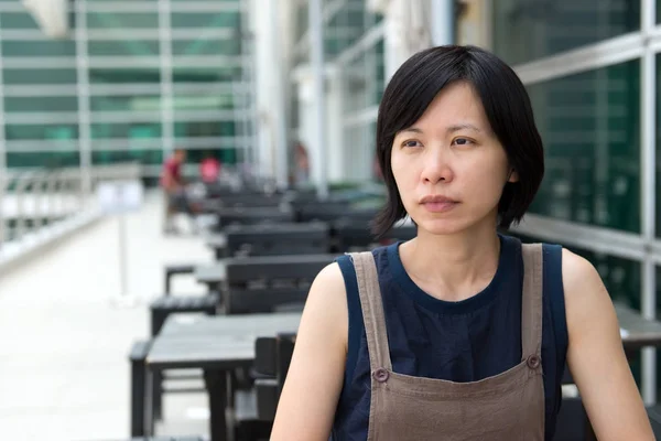 Young Asian lady at outdoor cafe — Stock Photo, Image