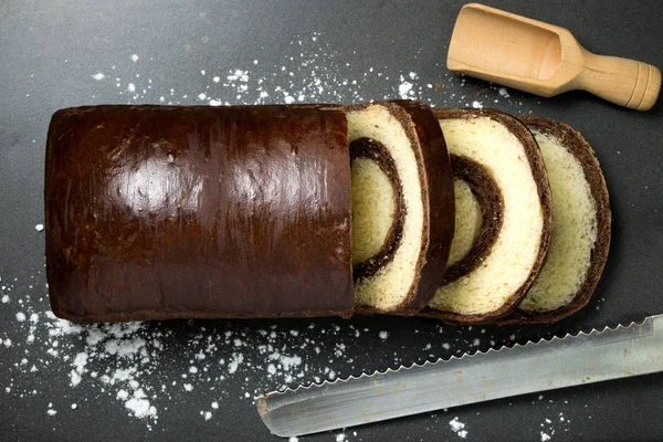Домашний шоколадный хлеб — стоковое фото