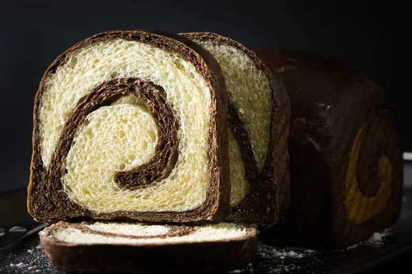 Домашний шоколадный хлеб — стоковое фото