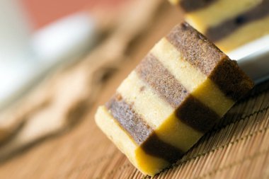 Çikolata veya kahve kat kek