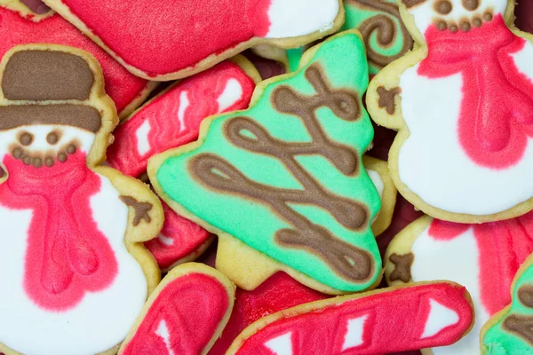 Biscoitos de Natal decorados com gelo real — Fotografia de Stock