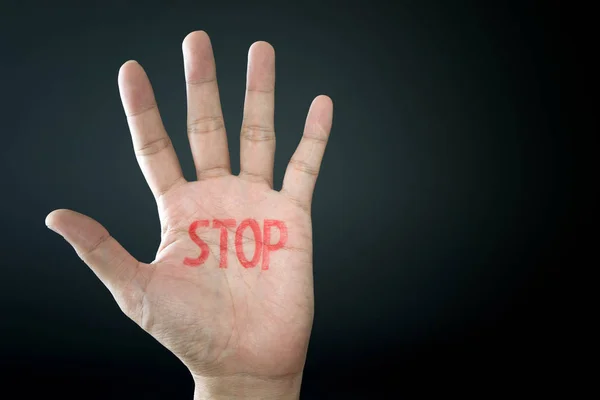 Hand met stopbord — Stockfoto