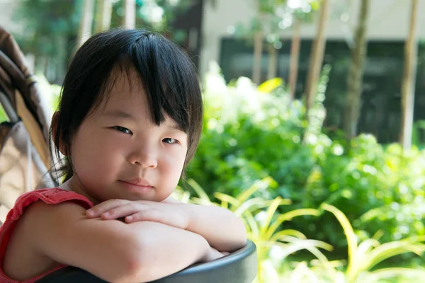 Asiática niña en cochecito —  Fotos de Stock