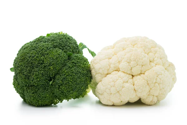 Broccoli e cavolfiore isolati su fondo bianco — Foto Stock