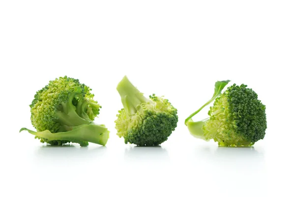 Brokolice izolované na bílém pozadí — Stock fotografie
