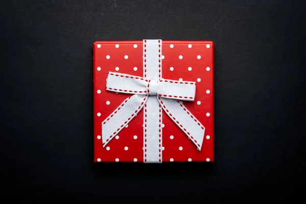 Flat lay red polka dots gift box — Stock Photo, Image