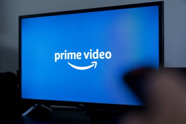 Televizyonda Prime Video ekranı çevrimiçi olarak yayınlanıyor
