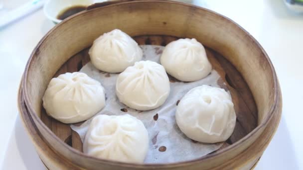 Shanghai famous steamed bun named xiaolongbao — Αρχείο Βίντεο
