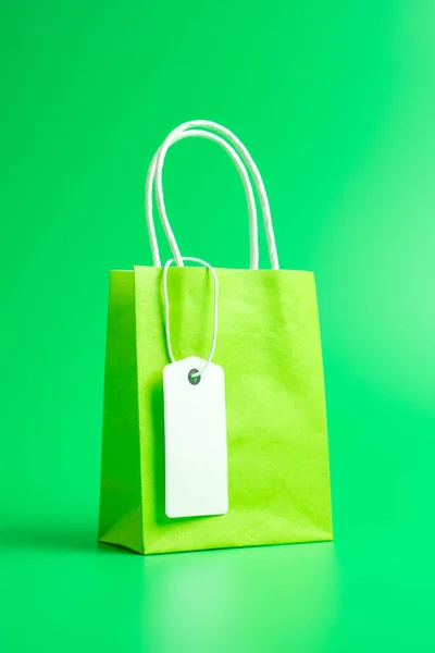 Green shopping or gift bag isolated on green background — 图库照片