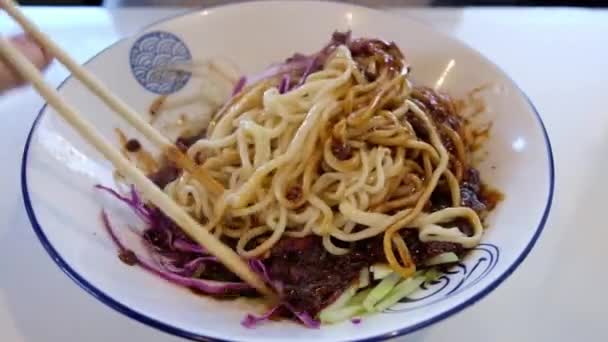 Traditional Beijing soy bean sauce noodle — Stok video