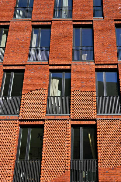 Riga, Lettonie - 28 mars 2018 : Façade du bâtiment moderne . — Photo