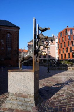 Riga, Letonya - 26 Mart 2018: Bremen Müzisyenleri Anıtı.