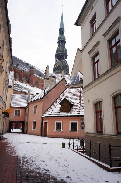 Sníh na ulici v Rize, Lotyšsko. — Stock fotografie