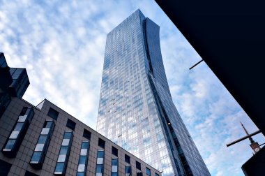 Polonya, Varşova şehir merkezindeki modern kule binası..   