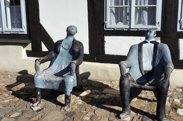 Almanya 'nın Goslar şehrinde Vera Keune' nin "Hayatın tadını çıkar" heykeli. — Stok fotoğraf