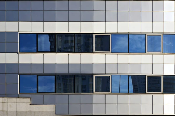 Fachada do edifício moderno. — Fotografia de Stock